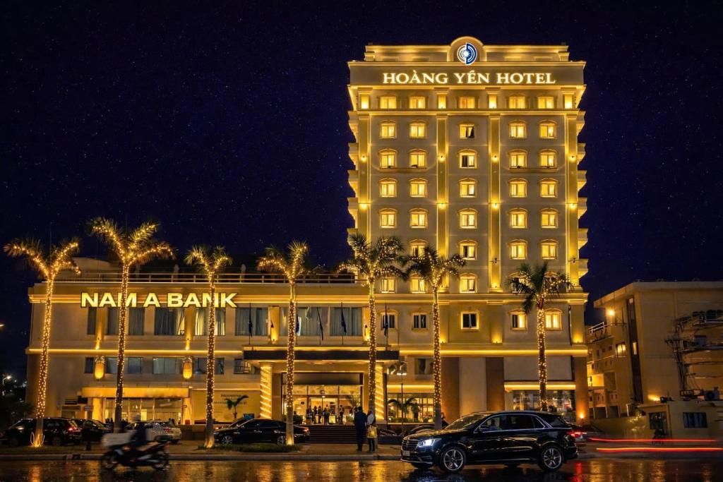 Sandals Hoàng Yến Hotel nổi bật với vị trí ven biển Quy Nhơn