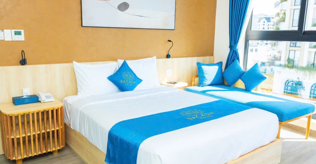Bacada Quy Nhơn: so sánh phòng thành phố, ban công và cấu hình ba người