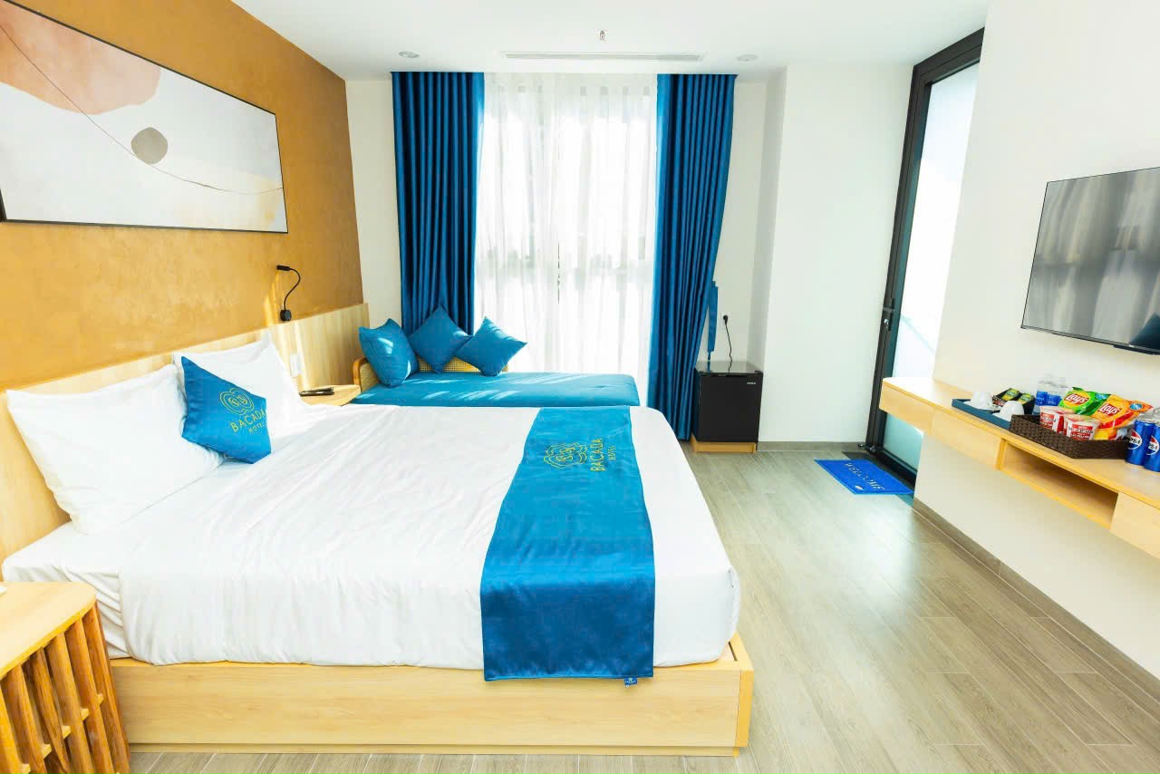 Bacada Quy Nhơn: so sánh phòng thành phố, ban công và cấu hình ba người