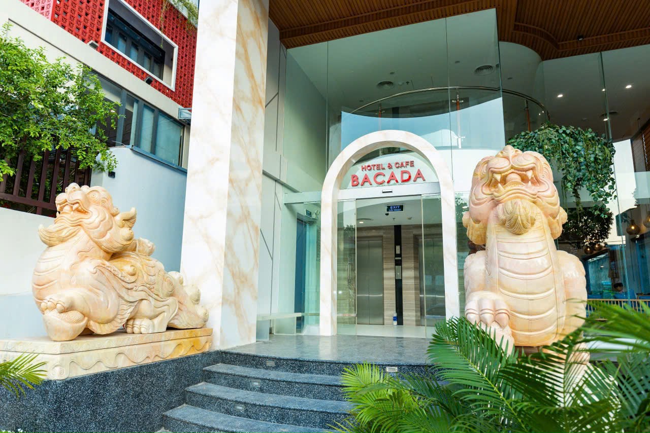 Bacada Quy Nhơn: so sánh phòng thành phố, ban công và cấu hình ba người