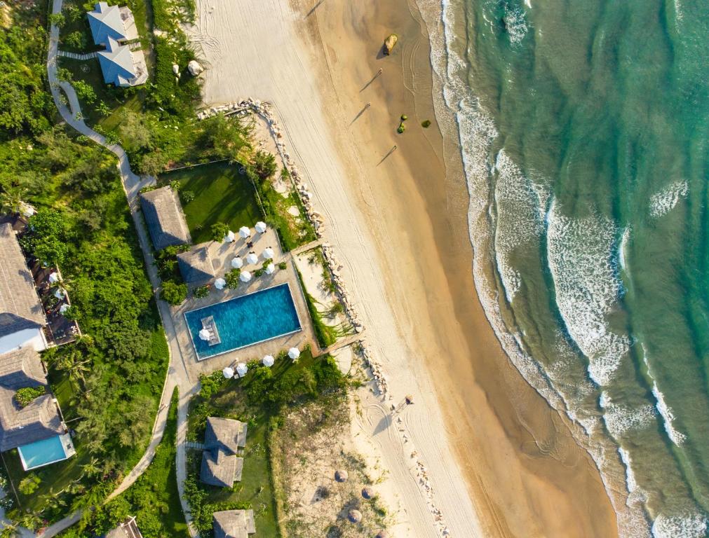 Crown Retreat Quy Nhơn: chọn bungalow vườn, biển hay sát bãi cát?