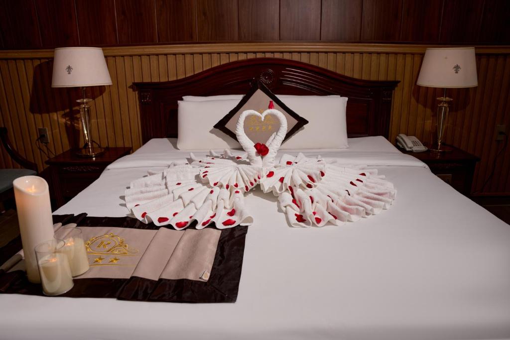 Đi công tác An Nhơn, nên chọn hạng phòng nào ở Rex Hotel?