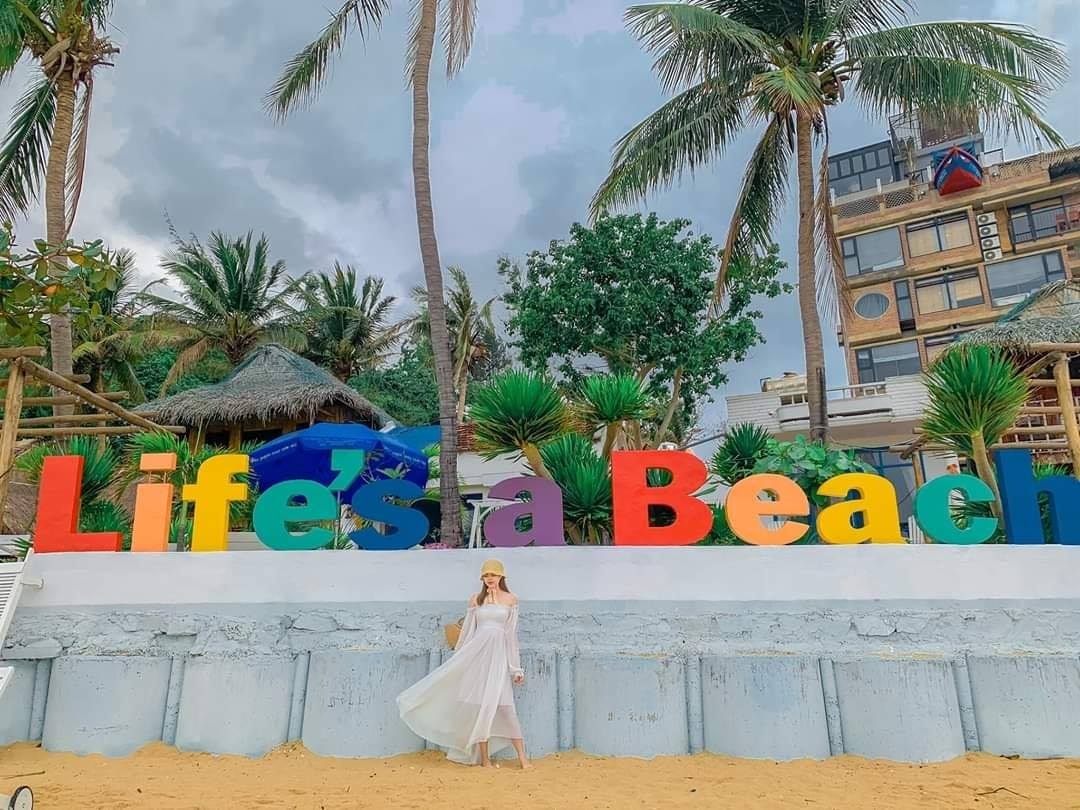 Life’s A Beach Quy Nhơn: chọn dorm, bungalow hay tent và kiểm tra đúng bãi biển hiện tại