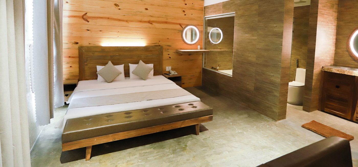 Rustic Hotel Quy Nhơn: chọn phòng và khám phá nhà hàng tầng 1, rooftop