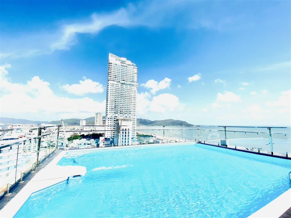 Rustic Hotel Quy Nhơn: chọn phòng và khám phá nhà hàng tầng 1, rooftop
