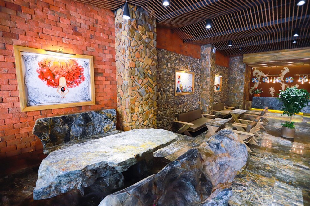 Rustic Hotel Quy Nhơn: chọn phòng và khám phá nhà hàng tầng 1, rooftop