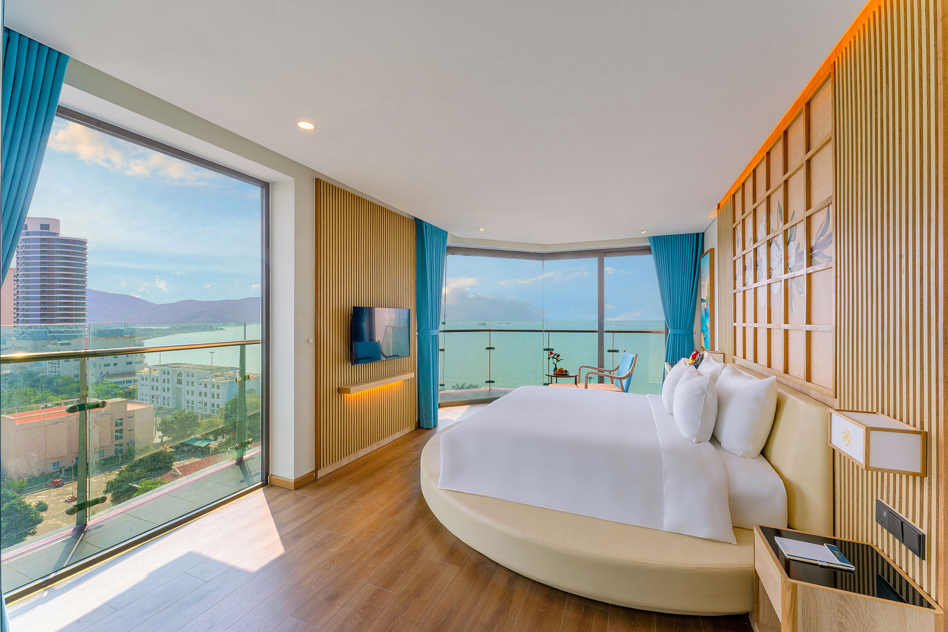 Sala Quy Nhon Beach Hotel nổi bật với phòng hướng biển và hồ bơi