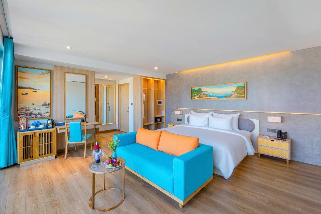 Sala Quy Nhon Beach Hotel nổi bật với phòng hướng biển và hồ bơi