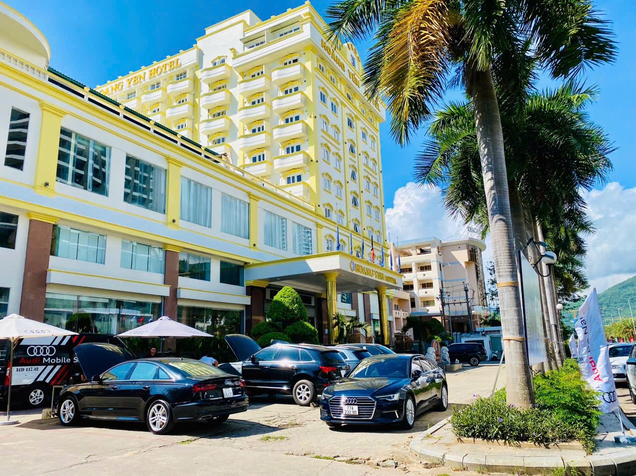 Sandals Hoàng Yến Hotel nổi bật với vị trí ven biển Quy Nhơn