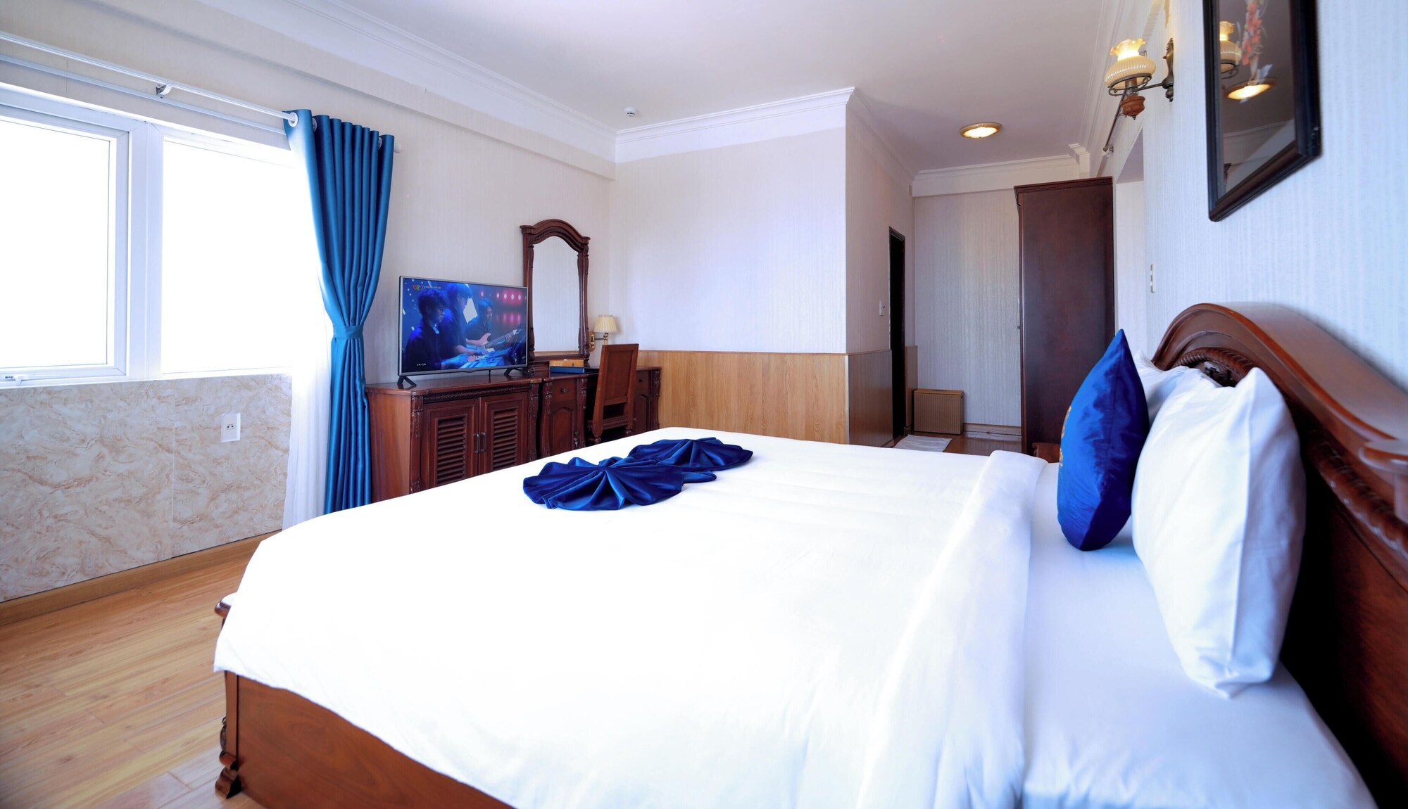 Sandals Hoàng Yến Hotel nổi bật với vị trí ven biển Quy Nhơn